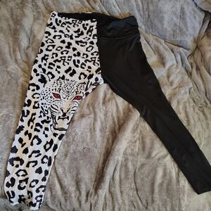 Old Navy Black and White Leopard Print Leggings